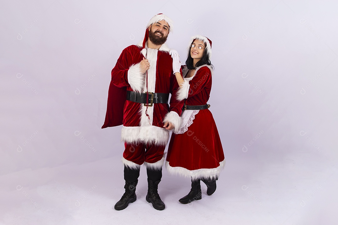 Papai Noel e jovem sobre fundo branco