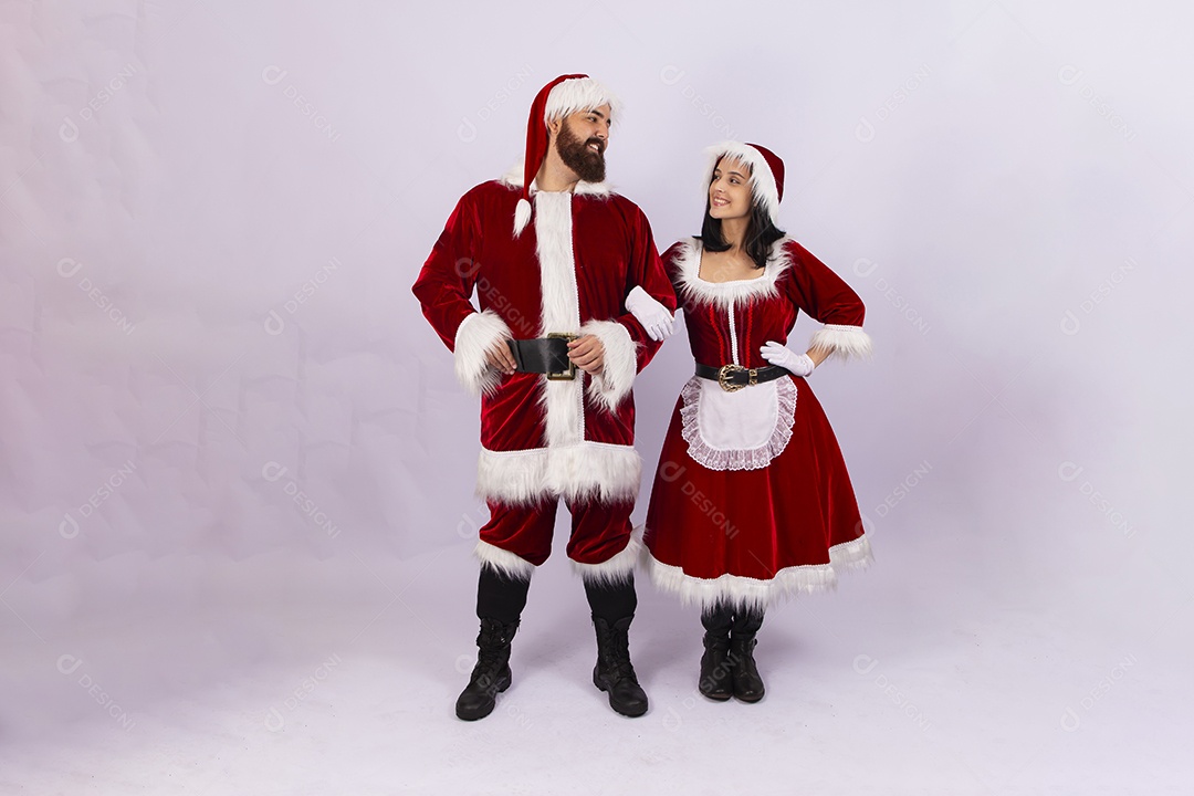 Papai e Noel e mamãe Noel sobre fundo branco