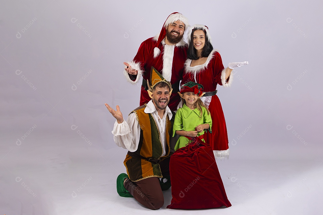 Papai e Noel e mamãe Noel sobre fundo branco