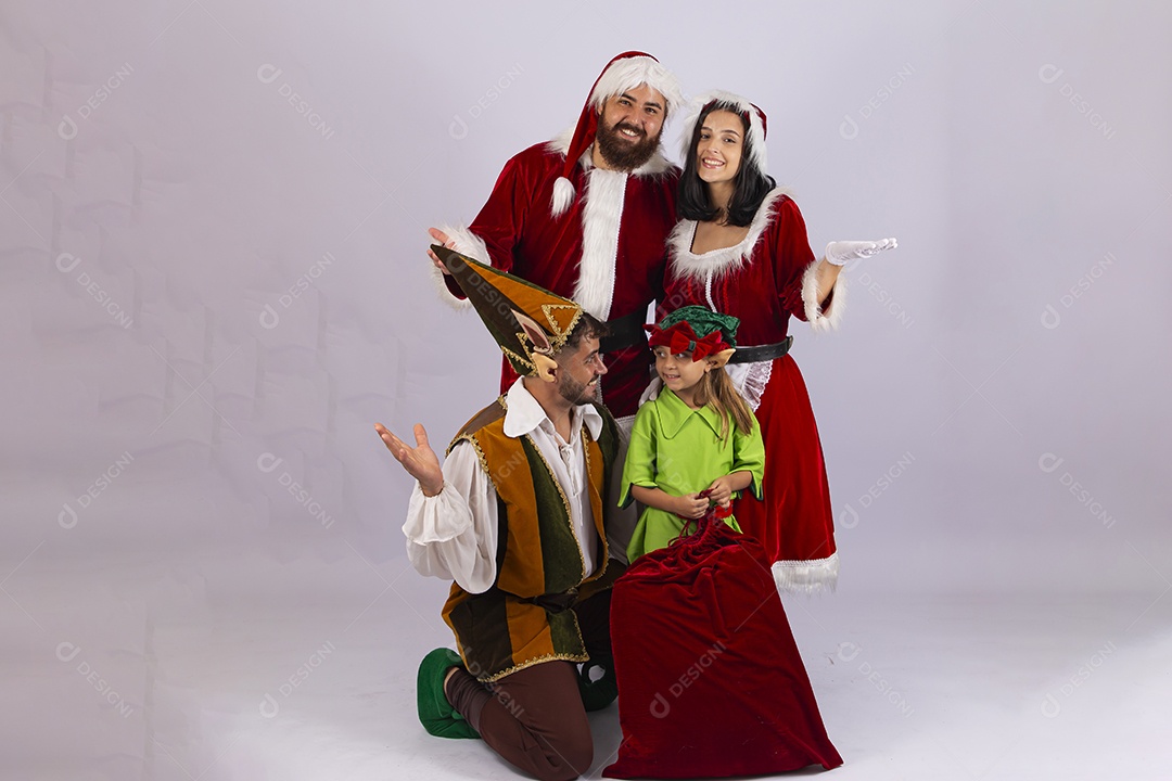 Papai e Noel e mamãe Noel sobre fundo branco
