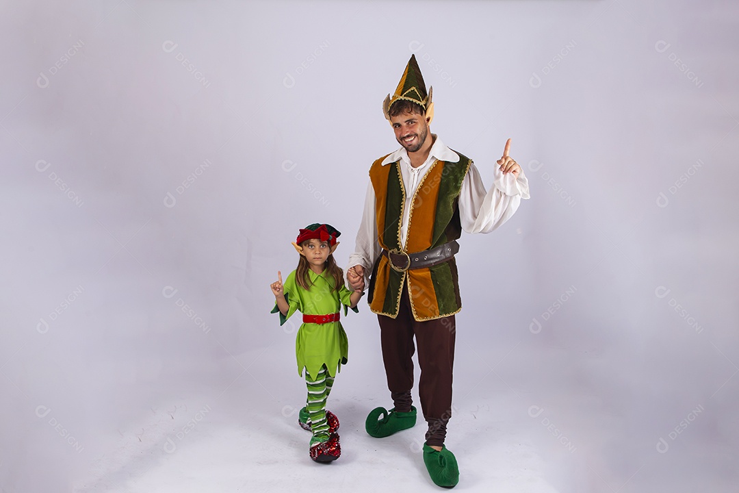 Duendes de natal sobre fundo branco