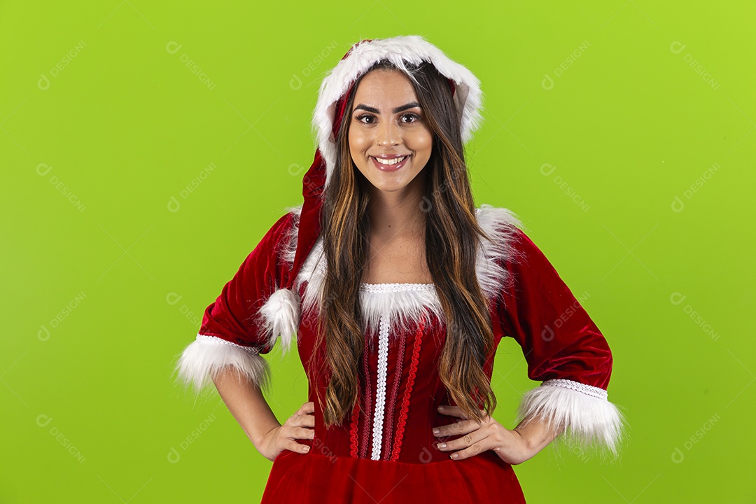 Jovem fantasiada de Mamãe Noel