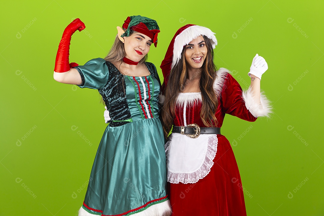 Lindas jovens fantasiadas de duende e Mamãe Noel
