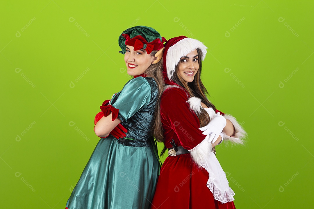 Lindas jovens fantasiadas de duende e Mamãe Noel
