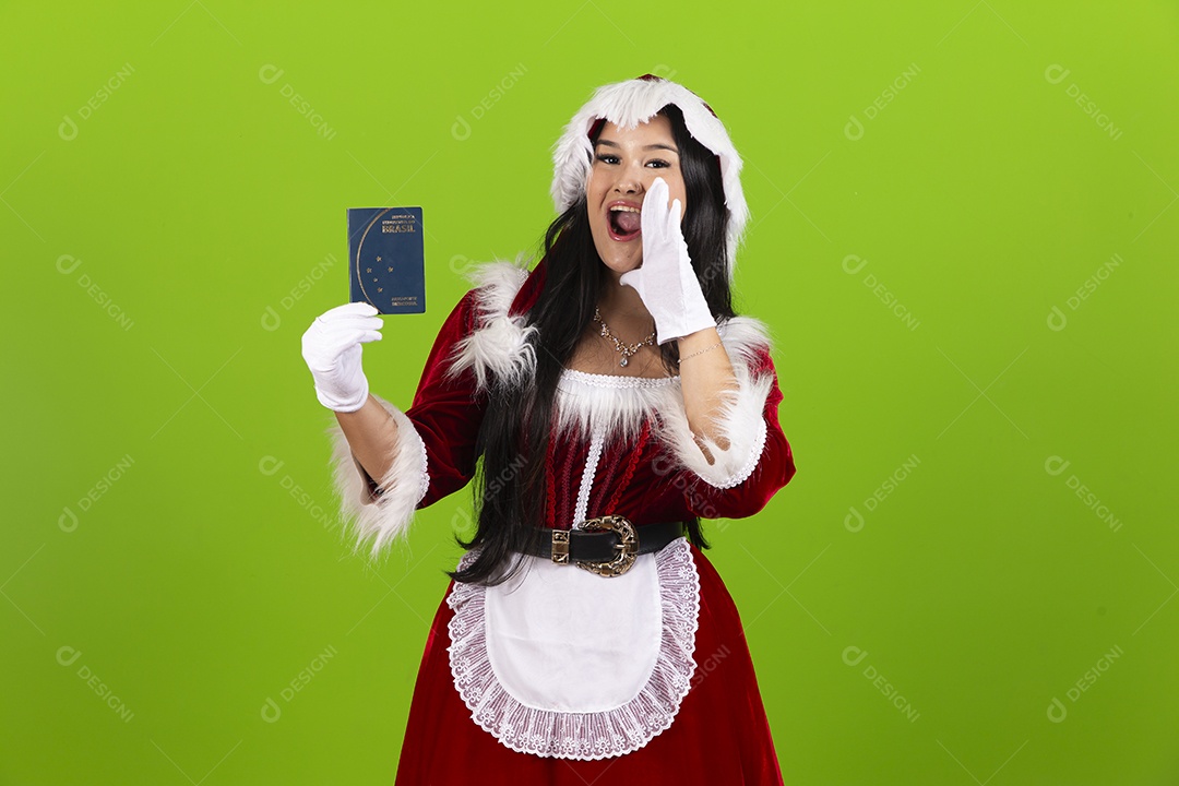 Jovem com fantasia de Mamãe Noel