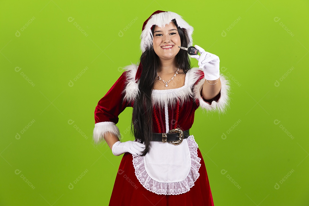 Jovem com fantasia de Mamãe Noel