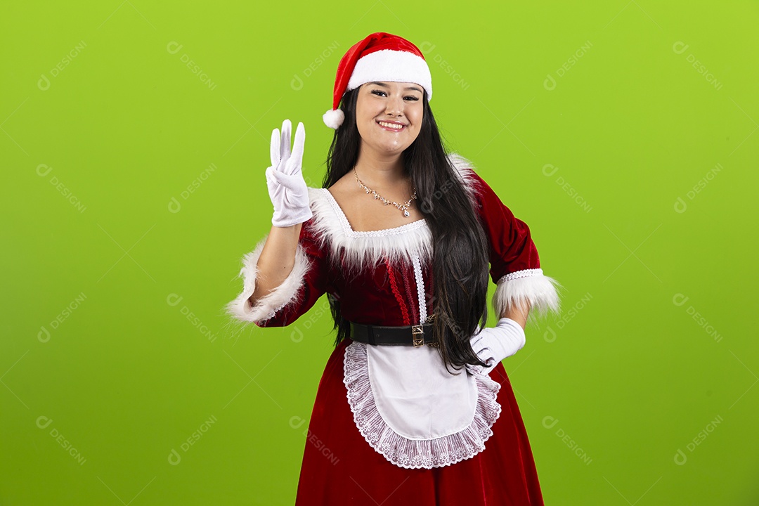 Jovem com fantasia de Mamãe Noel