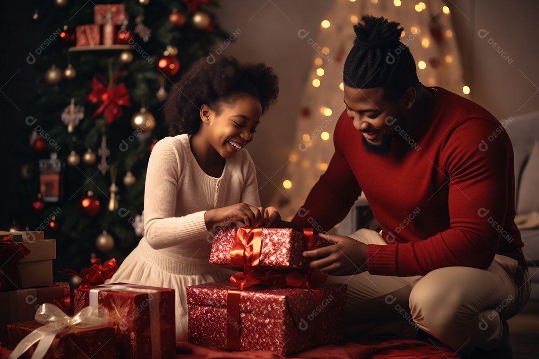 Pai e filha abrindo presentes de natal