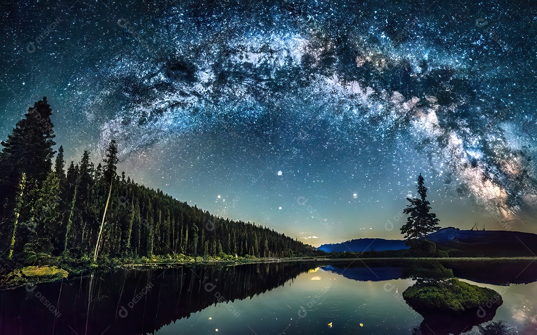 Lago à noite com céu estrelado