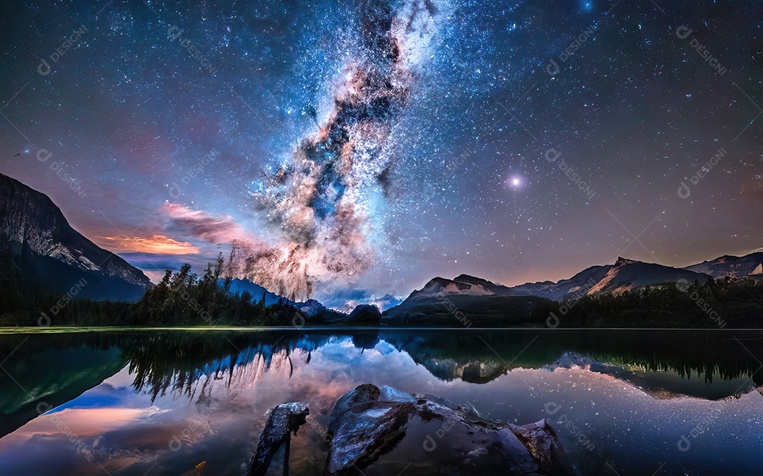 Lago à noite com céu estrelado