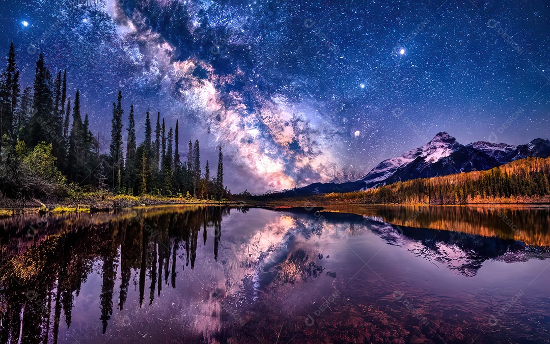 Lago à noite com céu estrelado