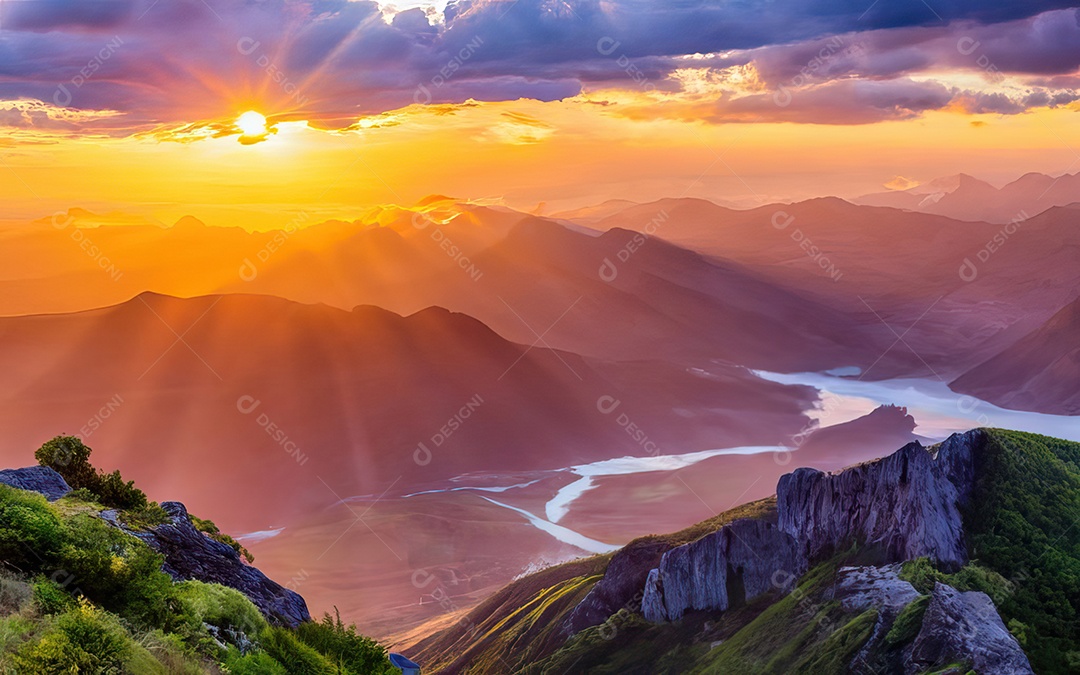 Linda paisagem com pôr do sol com céu nublado