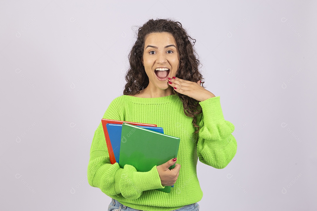 Linda mulher com casaco verde