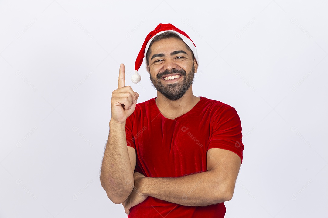 Homem jovem com gorro de Papai Noel