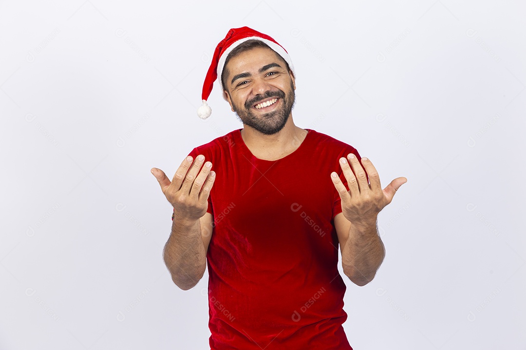 Homem jovem com gorro de Papai Noel