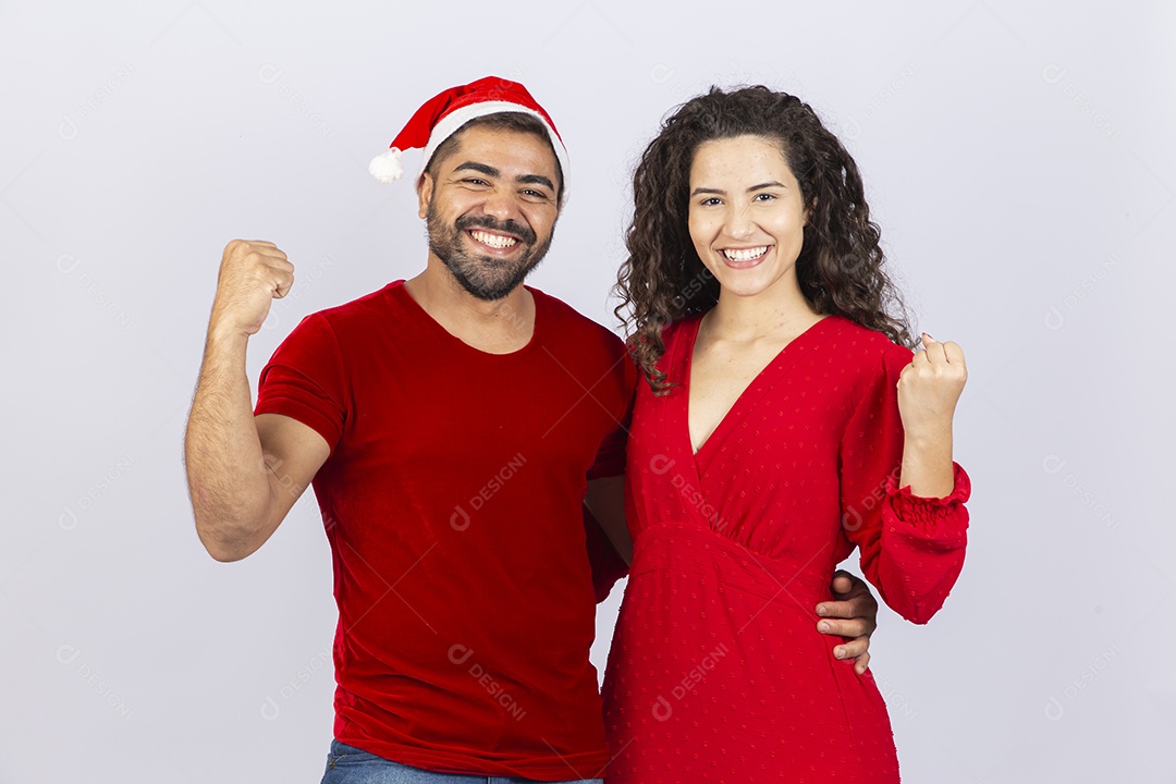 Lindo casal com roupas vermelhas de natal