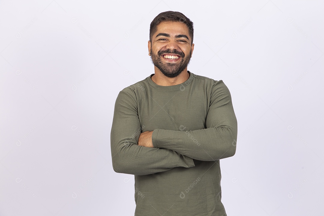 Homem jovem com camisa verde