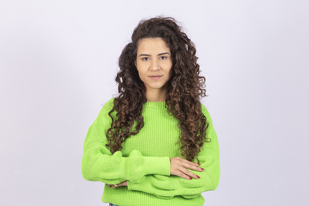 Linda mulher com casaco verde