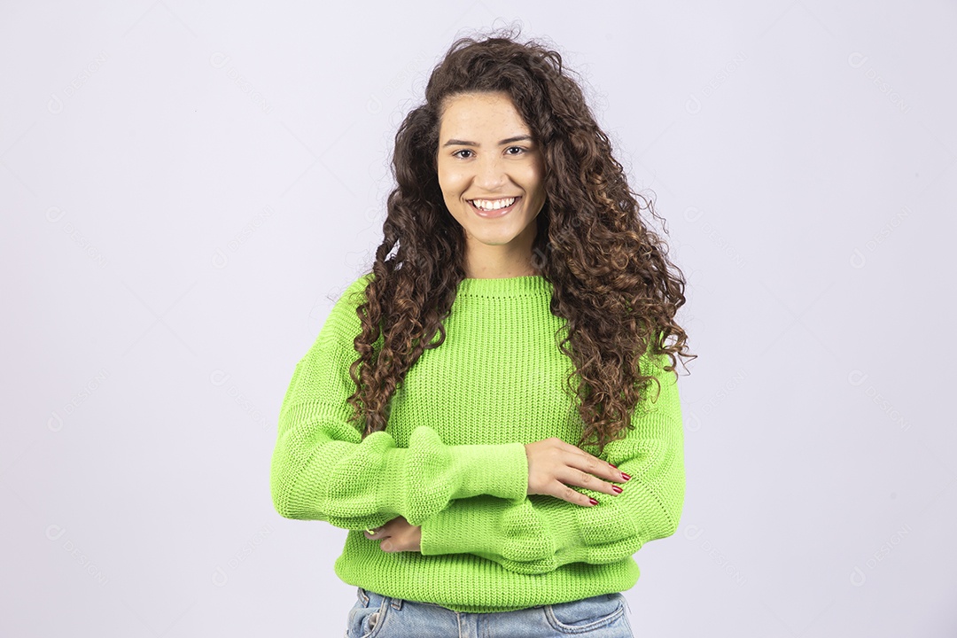 Linda mulher com casaco verde