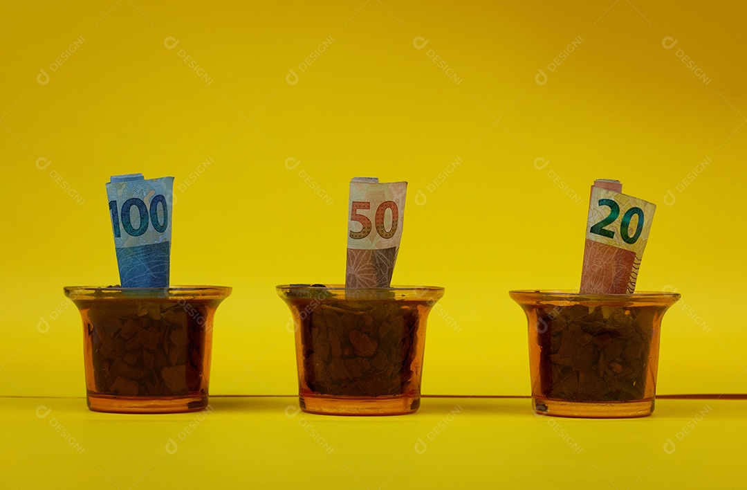 Closeup em dinheiro brasileiro de 100 notas imagem conceitual da economia do brasil