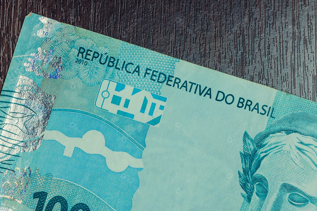 Closeup em dinheiro brasileiro de 100 notas imagem conceitual da economia do brasil