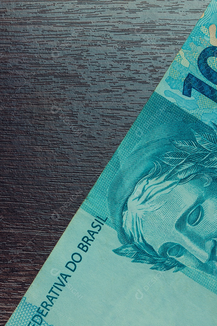 Closeup em dinheiro brasileiro de 100 notas imagem conceitual da economia do brasil
