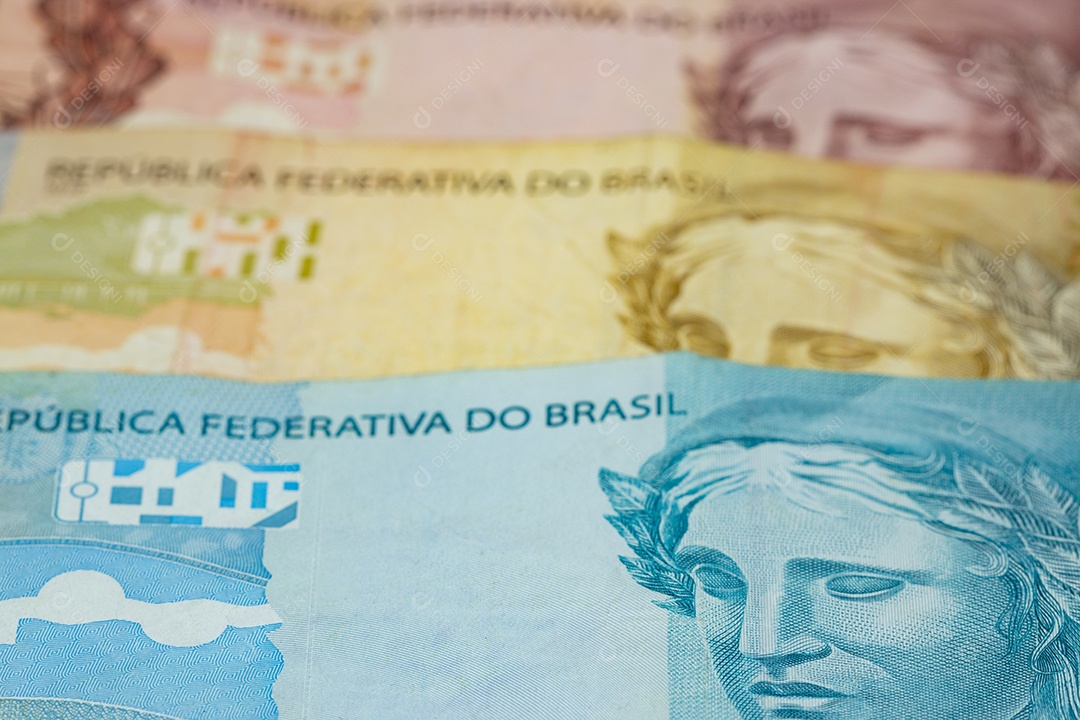 Close de valores variados de dinheiro brasileiro imagem conceitual da economia do brasil
