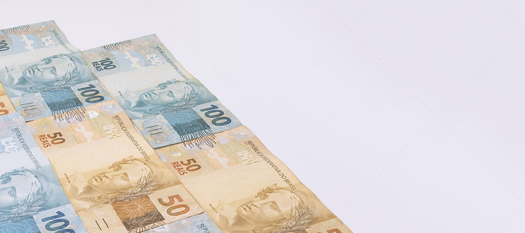 Fundo de dinheiro brasileiro. Notas chamadas de Reais, de valores diferentes.