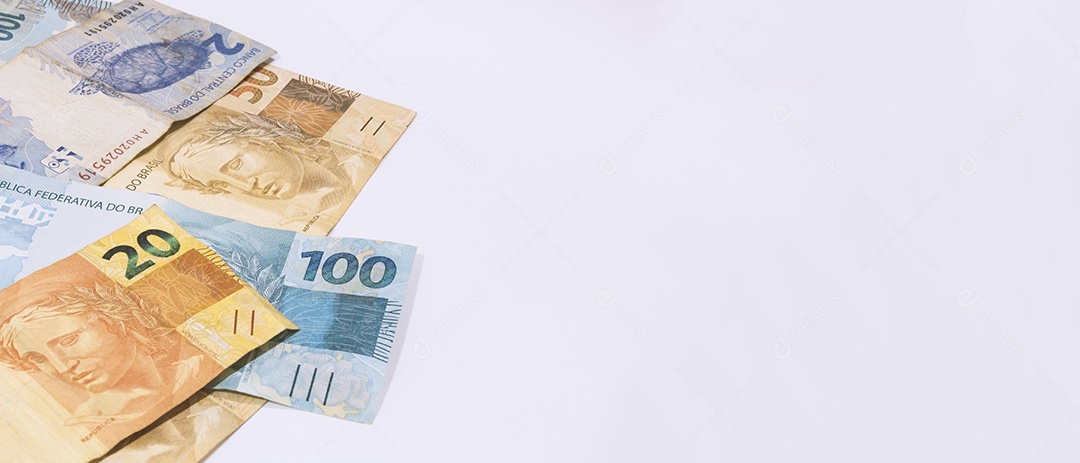 Dinheiro brasileiro com espaço em branco. Notas chamadas reais, diferentes