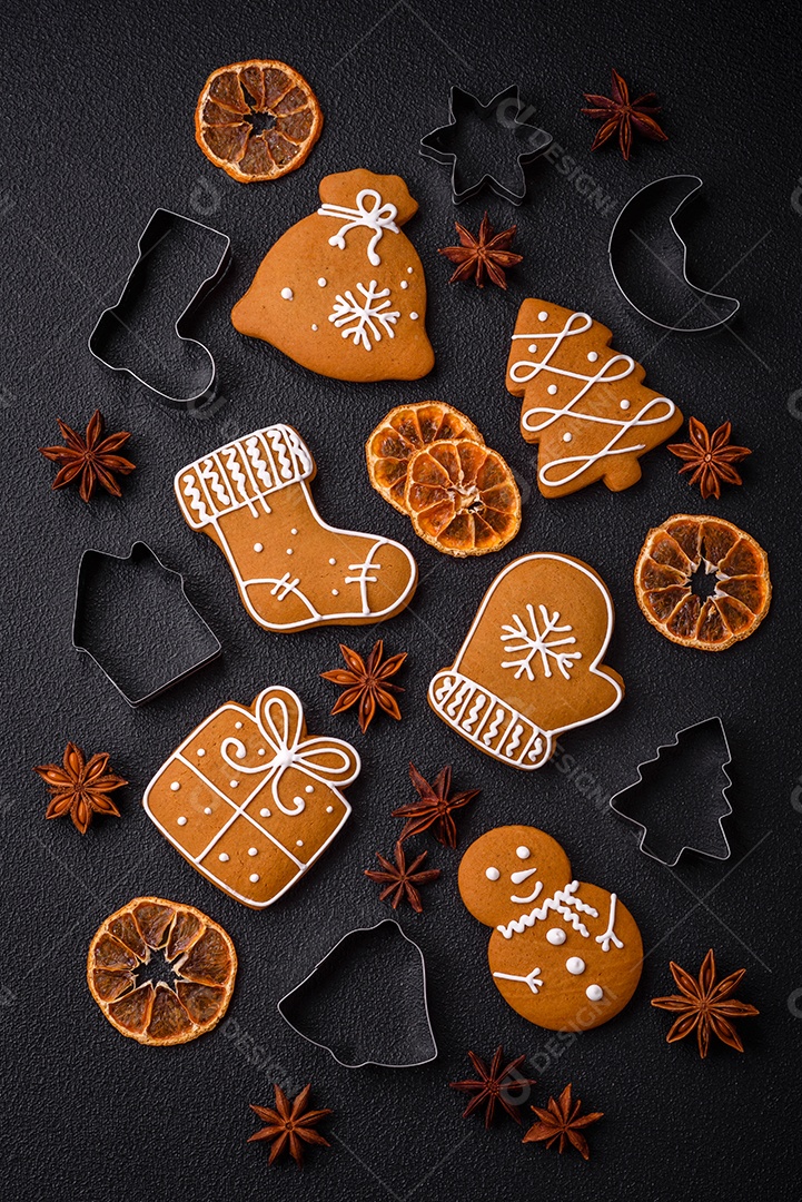 Deliciosos biscoitos de gengibre com mel, gengibre e canela. Composição de inverno