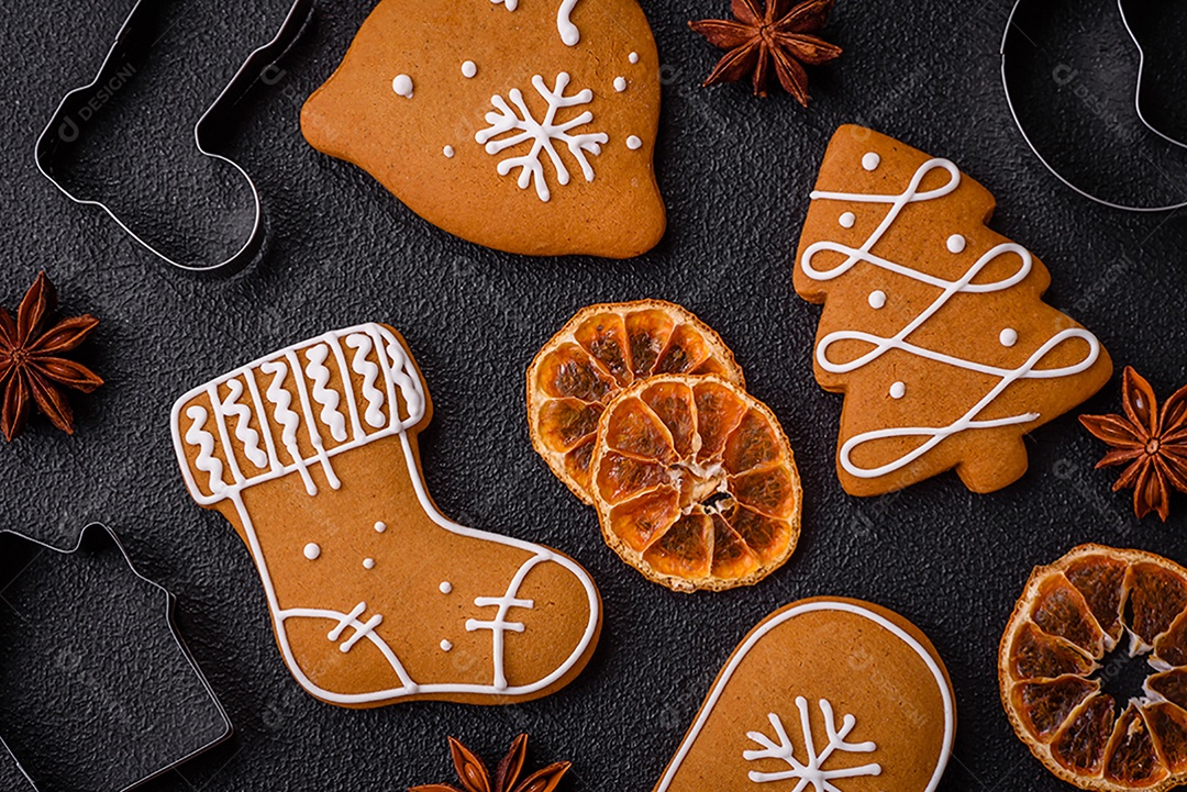 Deliciosos biscoitos de gengibre com mel, gengibre e canela. Composição de inverno