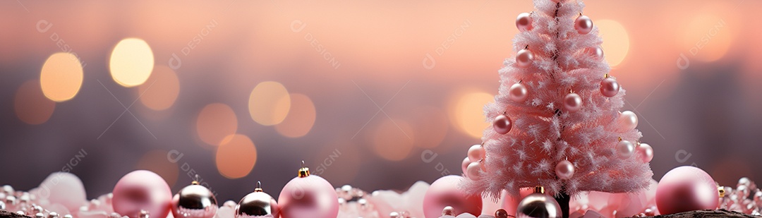 Linda árvore de Natal rosa com bolas