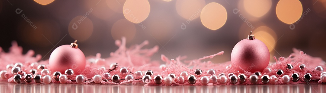 Linda árvore de Natal rosa com bolas