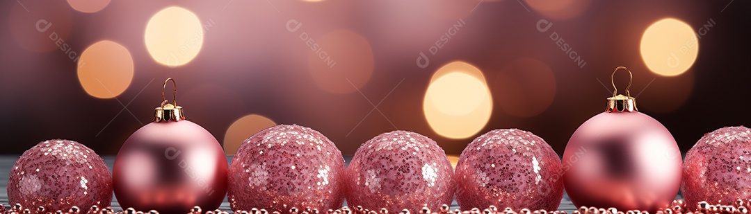 Linda árvore de Natal rosa com bolas