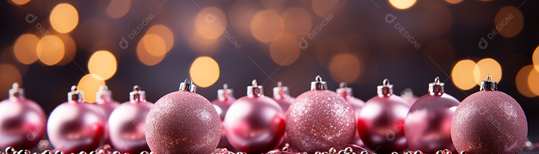 Linda árvore de Natal rosa com bolas