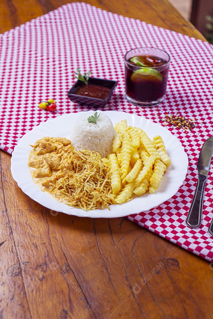 Delicioso prato feito sobre a mesa