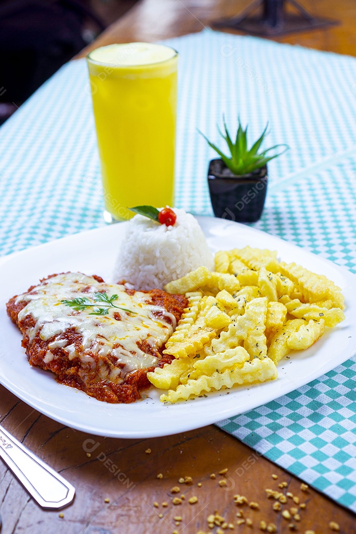 Delicioso prato feito sobre a mesa