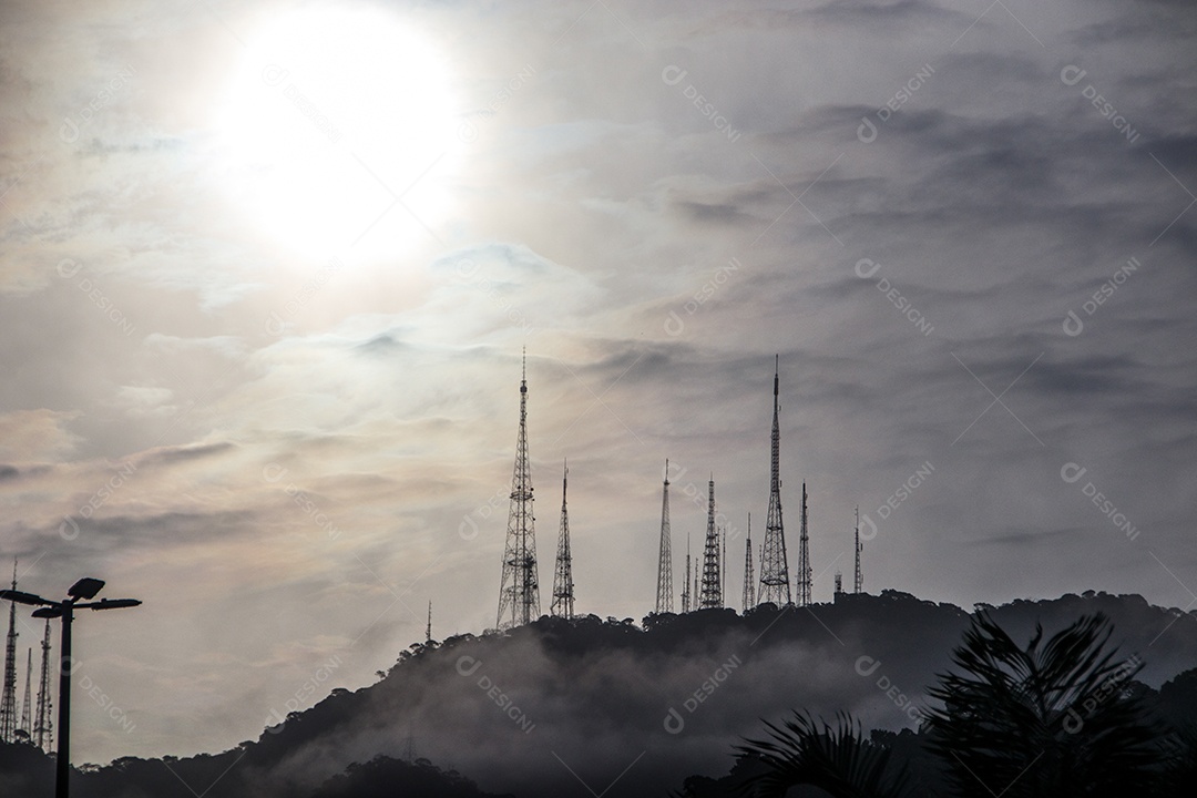 Antenas do Morro do Sumaré vistas da Lagoa Rodrigo de Freitas