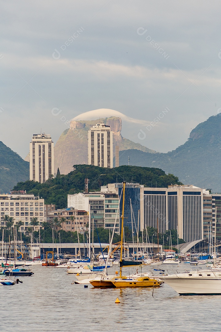 Pedra da Gávea vista do bairro da Urca