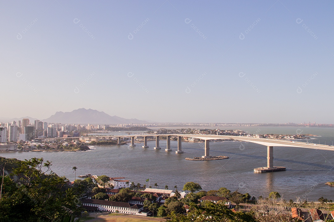 Vista da terceira ponte que liga Vila Velha a Vitória