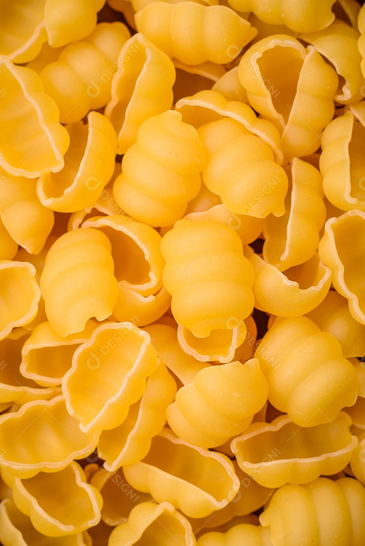 Massa de nhoque de trigo duro cru com sal e especiarias