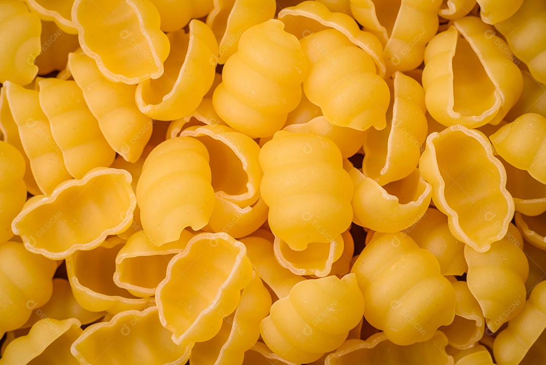 Massa de nhoque de trigo duro cru com sal e especiarias