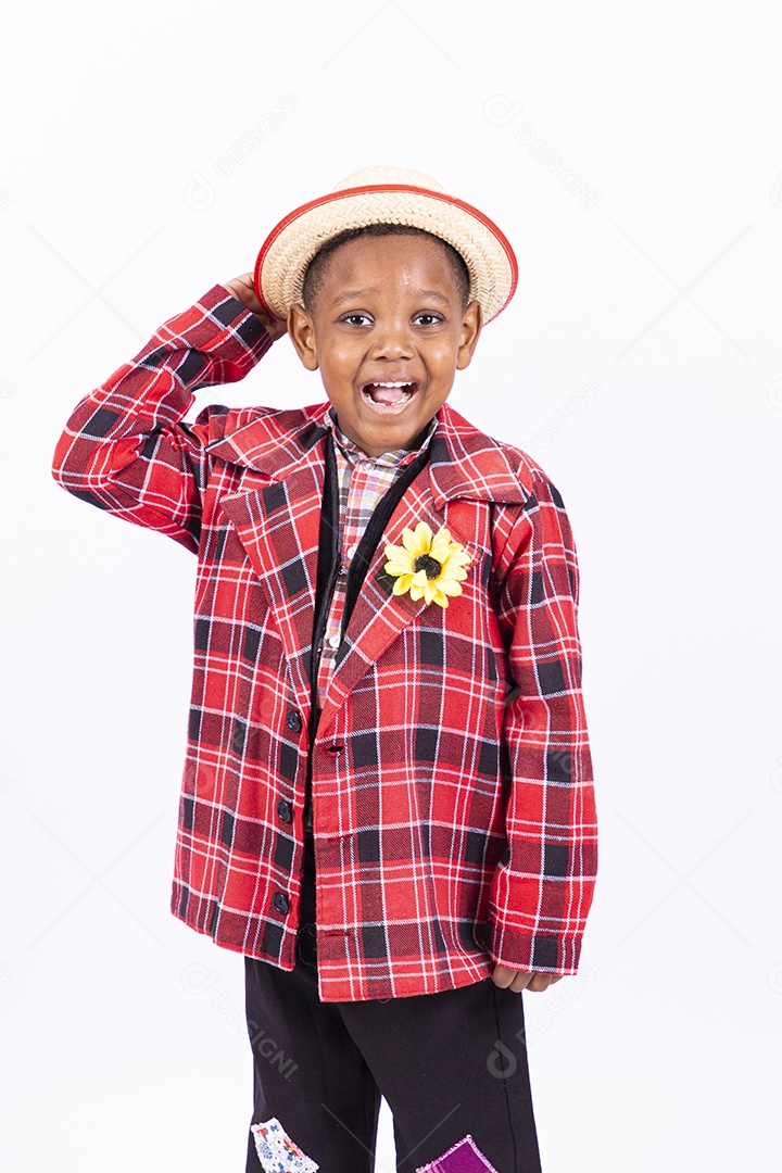 Garoto jovem usando roupas típicas de festas juninas