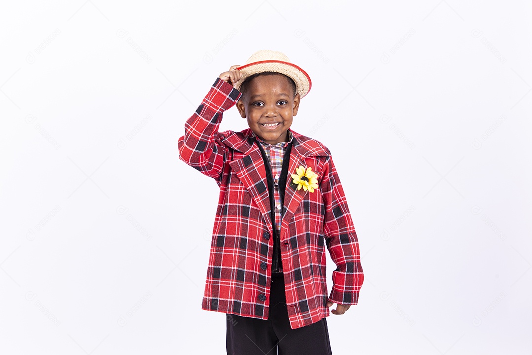 Linda criança usando roupas típicas de festas juninas