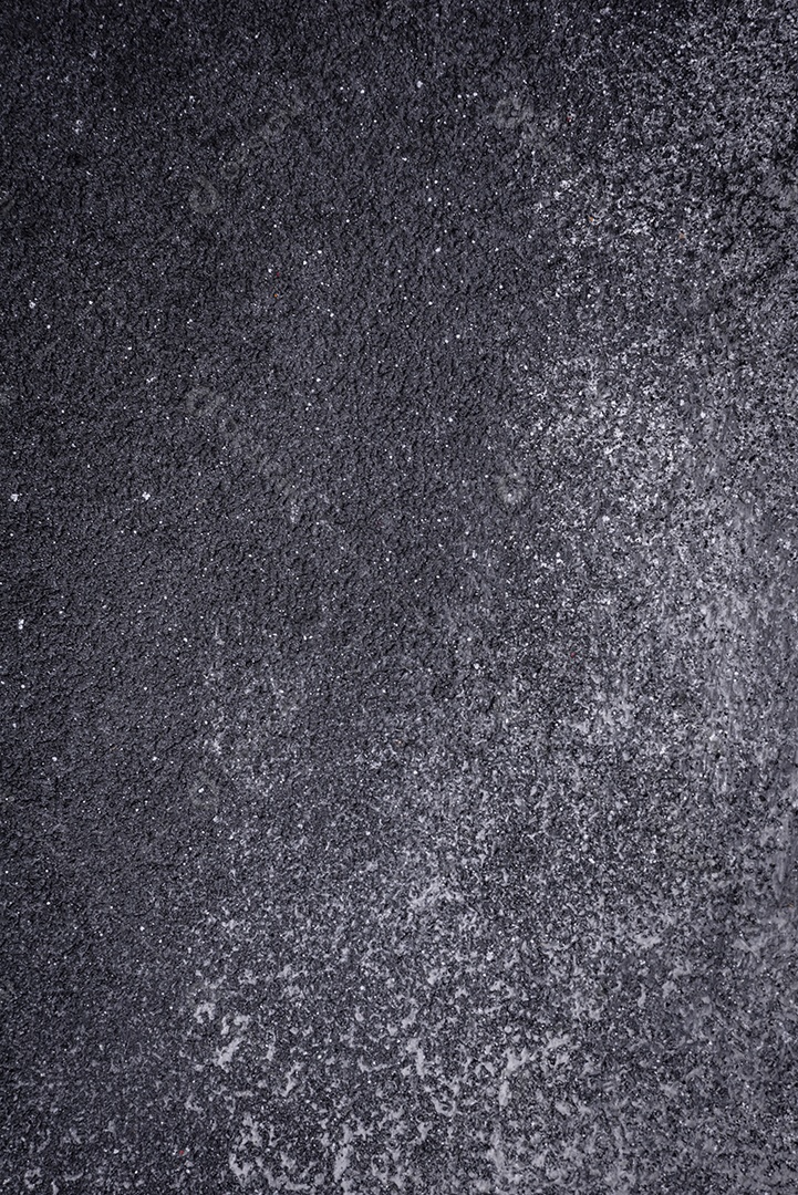 Placa cerâmica redonda vazia como um item de utensílios de cozinha sobre um fundo de concreto texturizado