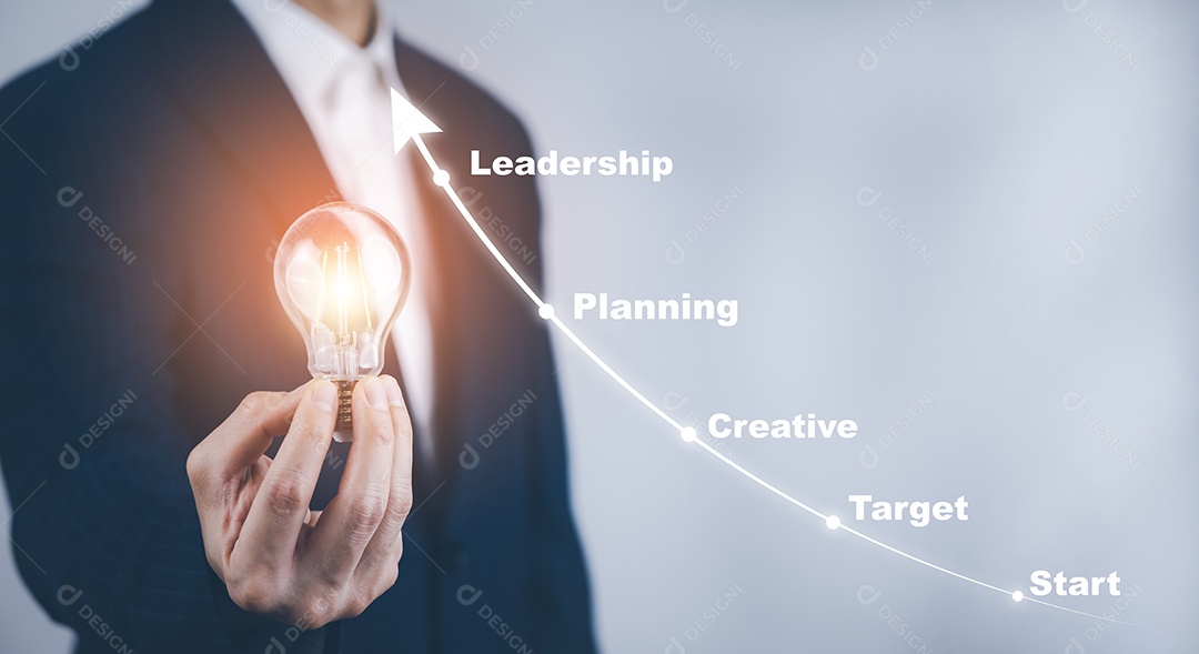 Empresário segurando lâmpadas ideias de novas ideias com tecnologia inovadora e criatividade IA