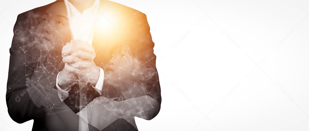 Dupla exposição de homem com criança e mulher rezando e adorando as mãos em fundo branco IA