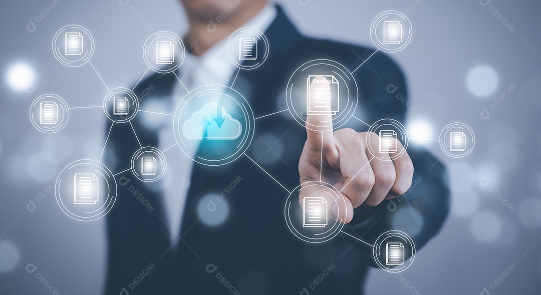 Empresário tocando Inteligência Artificial IA em dados em fundo escuro