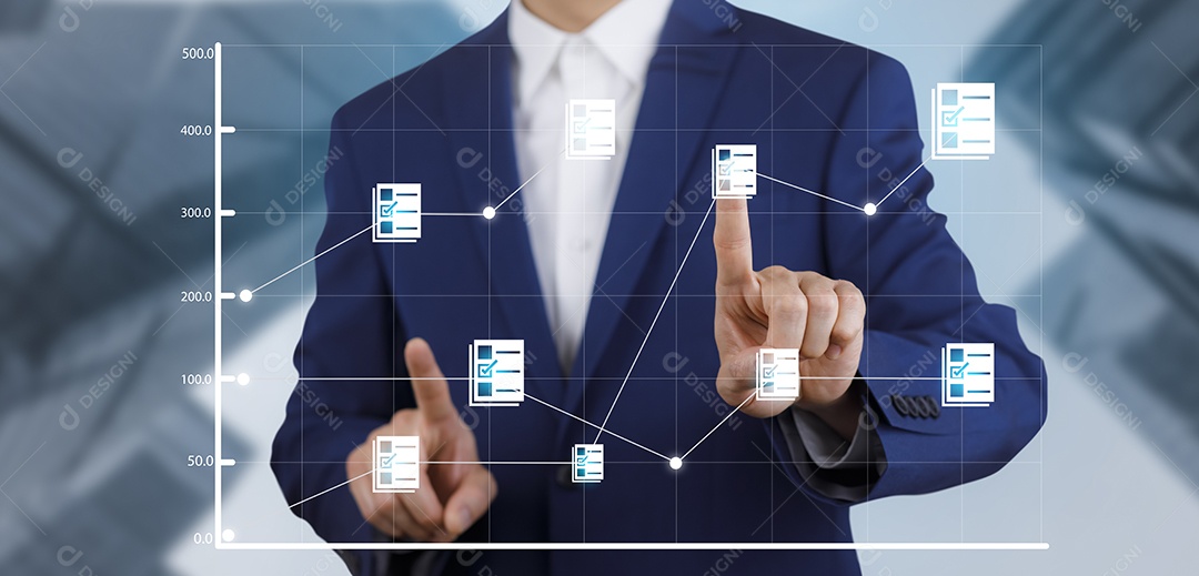 Mão de empresário toca pasta do sistema de gerenciamento de documentos IA