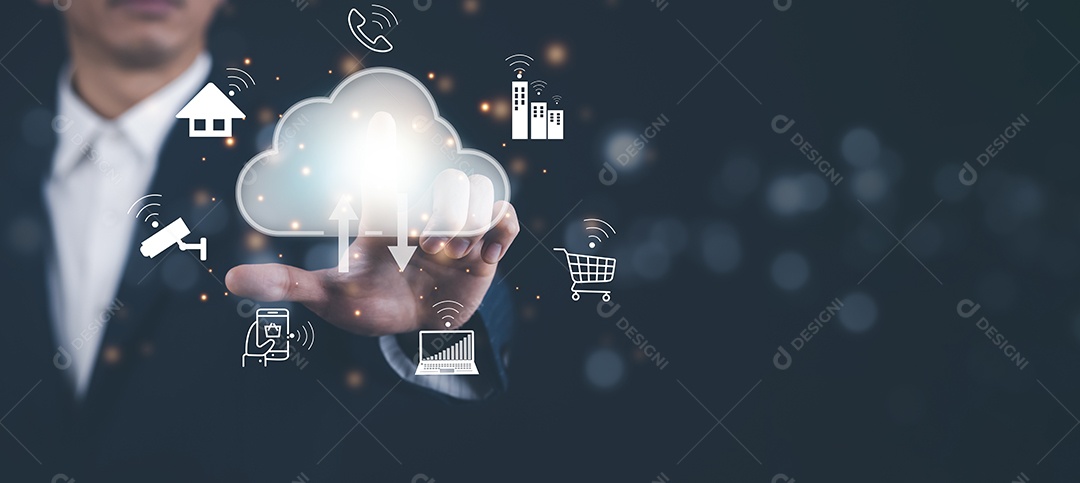 Homem tocando conectar-se a informações de dados na Internet da tecnologia de computação em Nuvem IA